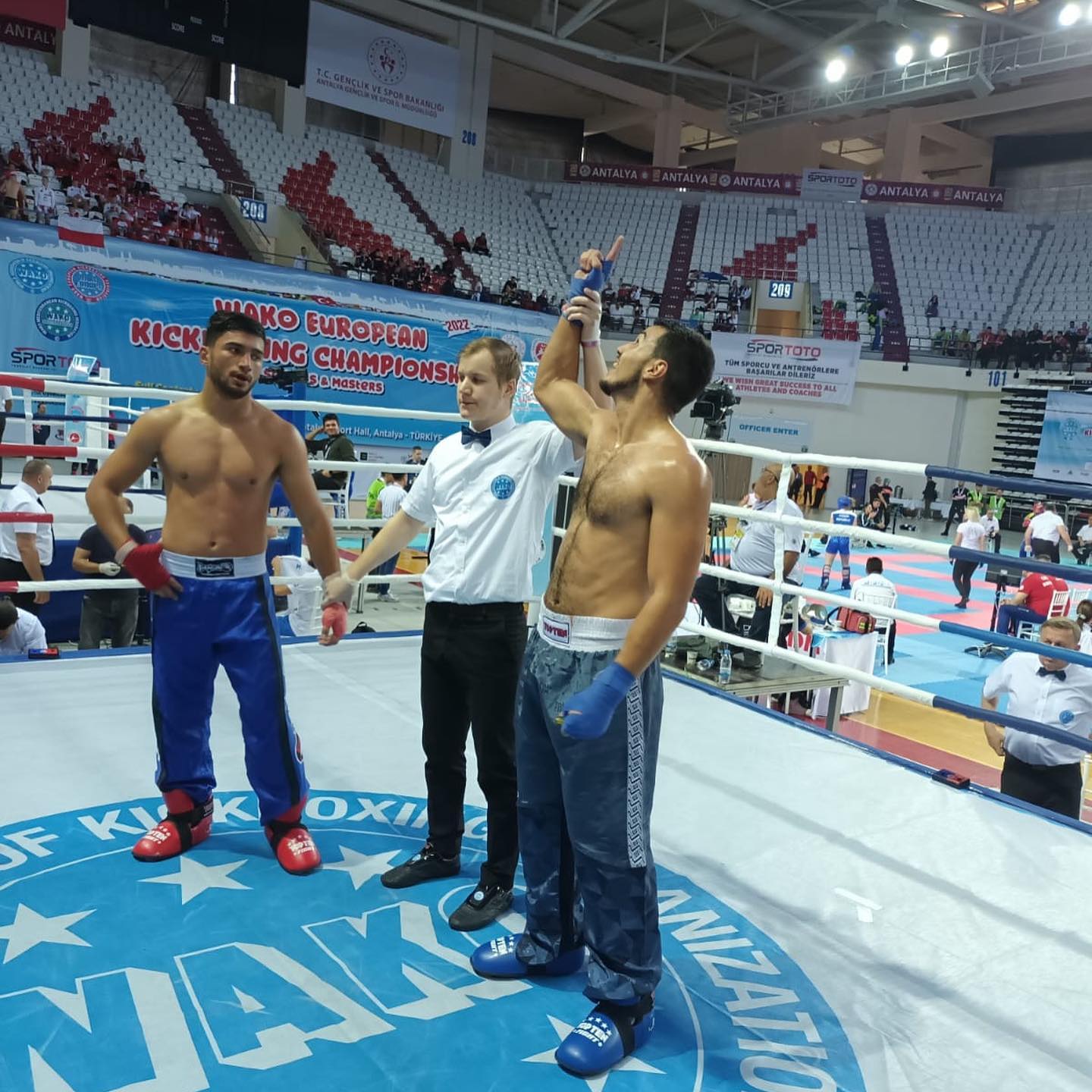 Buen empiece en el Campeonato de Europa de Kickboxing